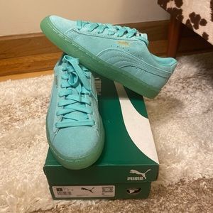 Puma Suede Classic XXI Sneaker in Mint 
Women’s size 6.5

Brand new in box!!